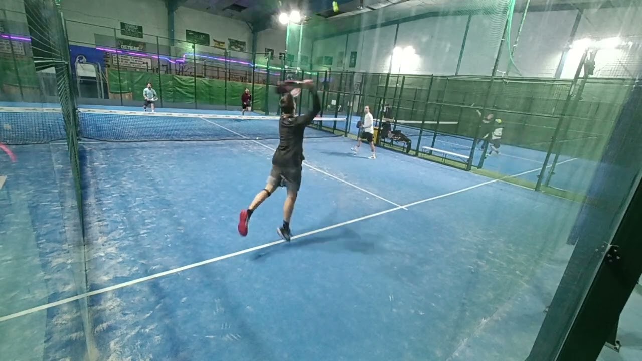 Padel Franco y Urbano vs Pelos y Jesus (Set 1/3)