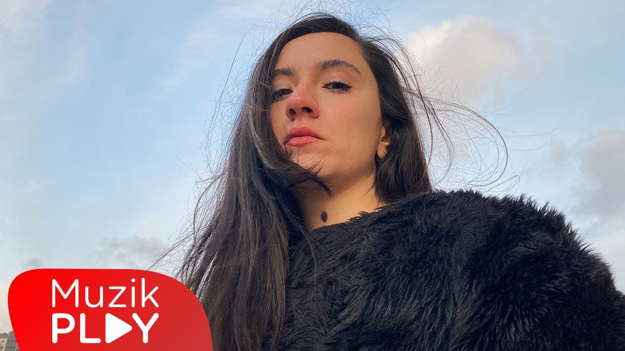 Ece Barak - Yıktın (Official Video)