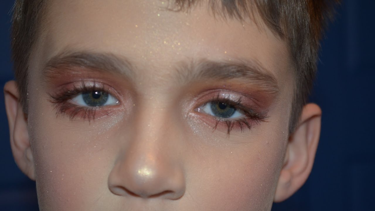 I DO MY LITTLE BROTHERS MAKEUP!