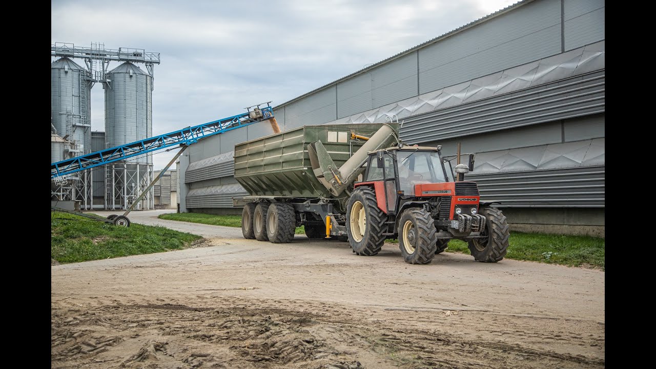 www.agrotechnology.com.pl Kobzarenko PBN-40 - Przyczepa Przeładowcza (Pakowanie Rękawów Foliowych)
