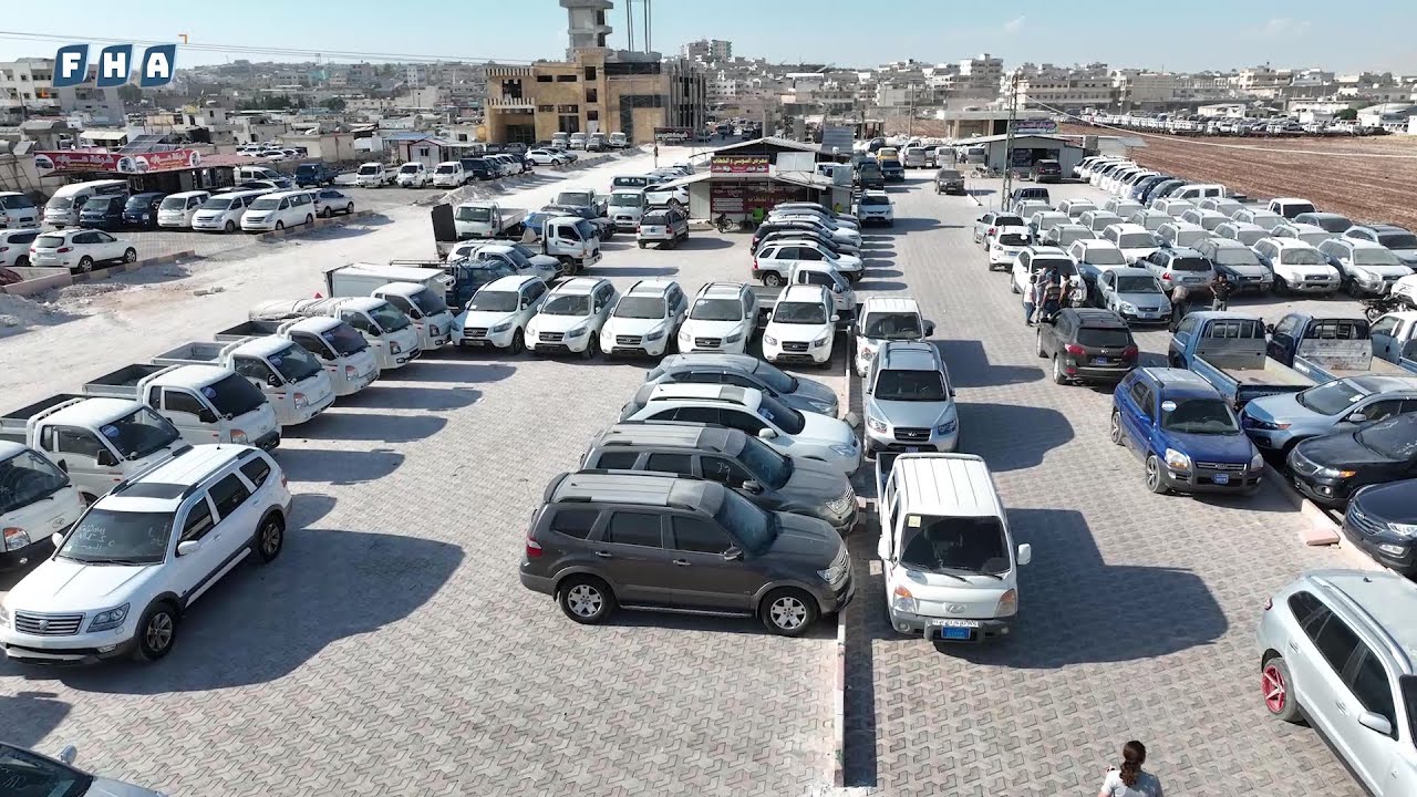 يضم آلاف السيارات.. عدسة الفرات ترصد مكاتب السيارات في مدينة سرمدا شمالي إدلب