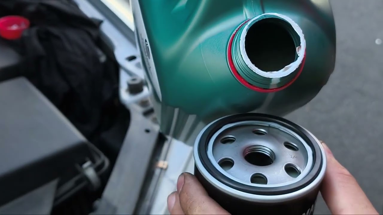 Замена масла Mazda 6. 2.0 литра бензин 2006 года.