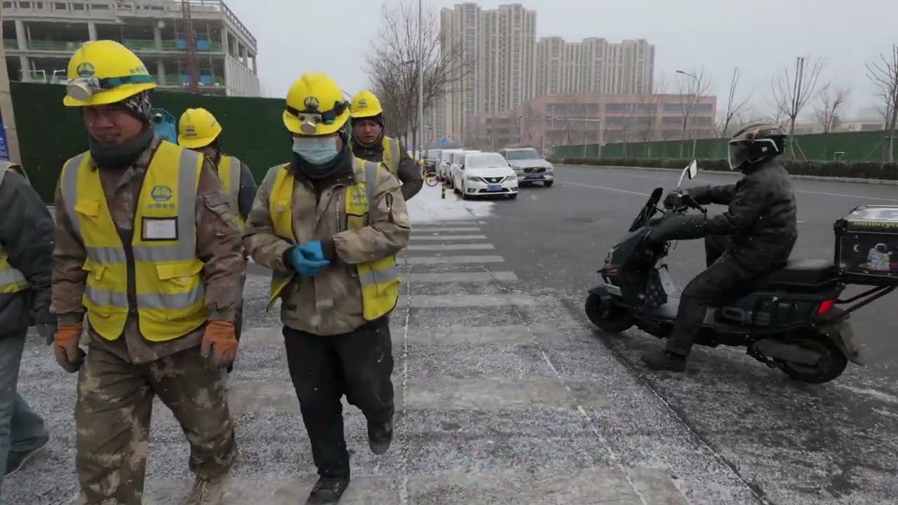 The First Snow of 2026 | A Quiet Weekend Morning Walk ｜2026北京的第一场雪 周末清晨的城市瞬间