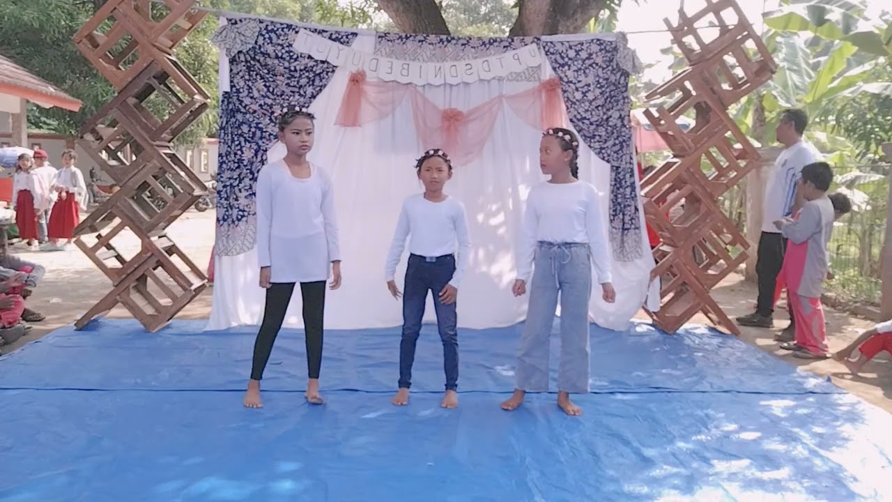 Penampilan kelas 3 putri