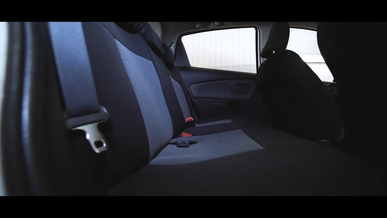 Manual de montaje → fundas a medida para asientos traseros de un Toyota Yaris III