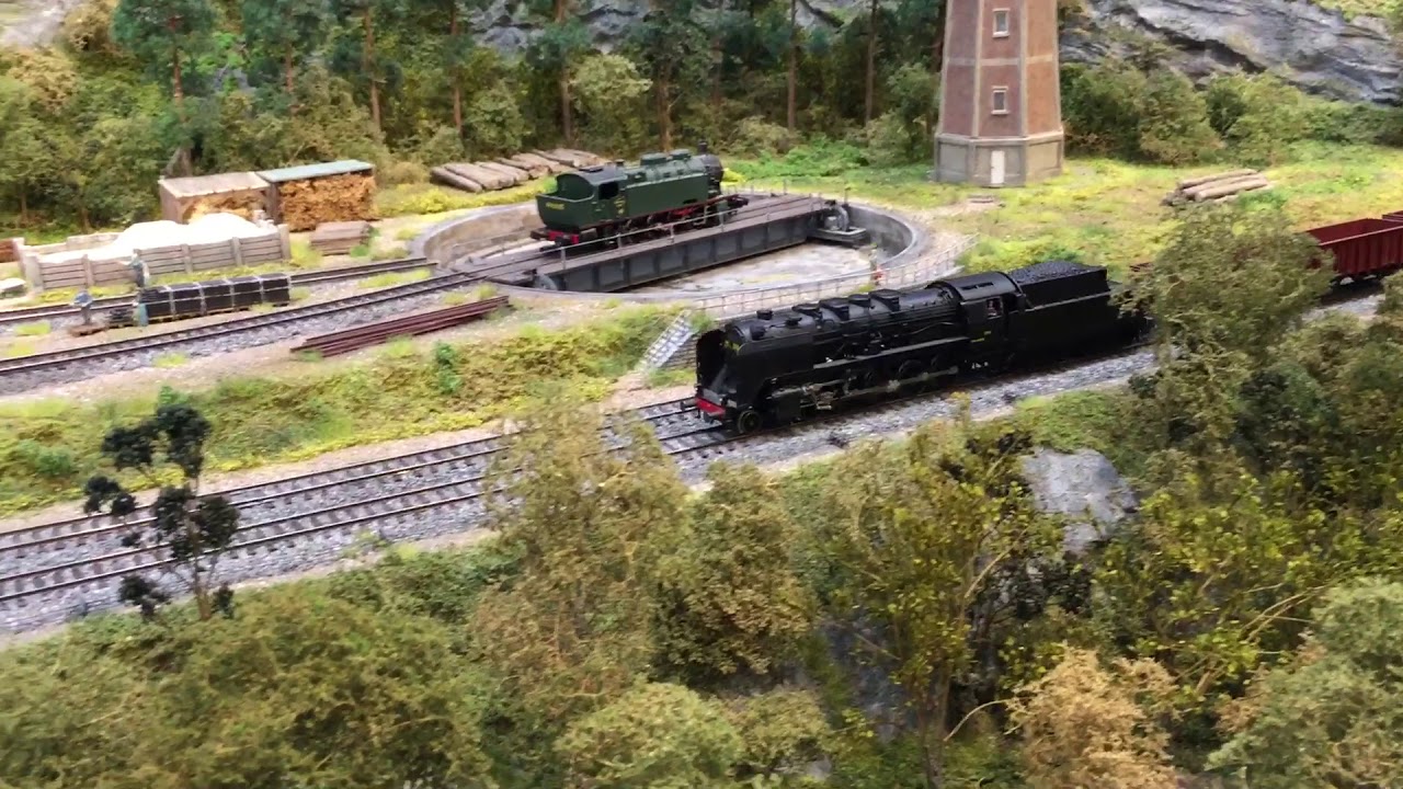 NMBS stoomtreinen modelbaan in het spoorwegmuseum tijdens het on tracks evenement