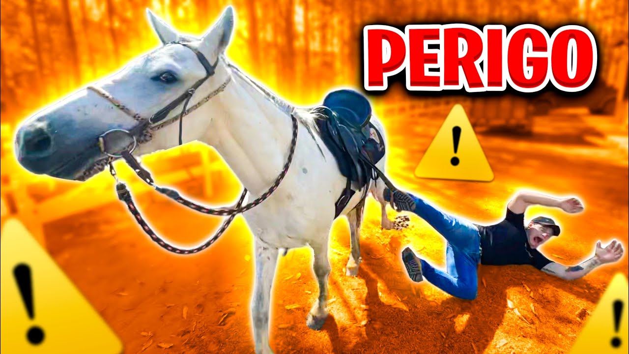 Cavalo ARRASTA PEÃO Preso Pelo ESTRIBO
