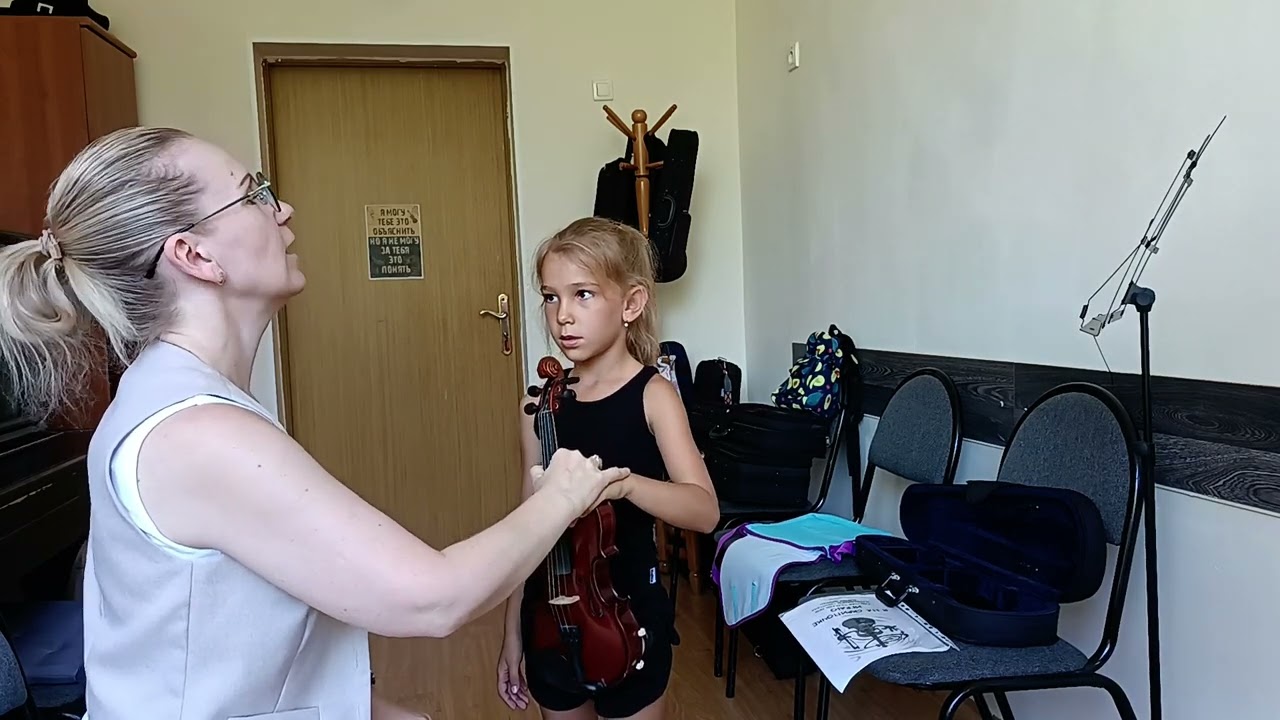 Первые упражнения для маленьких скрипачей.