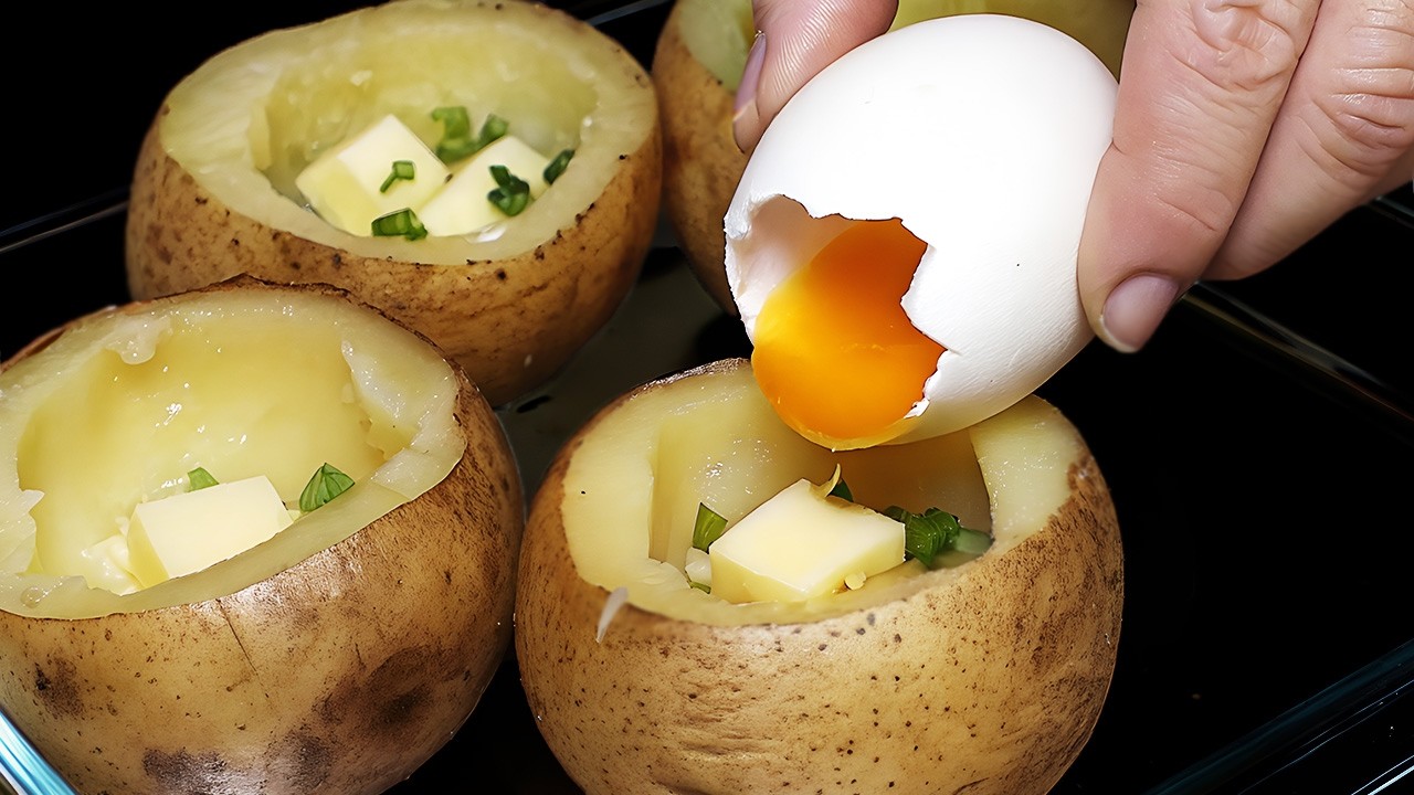 Немногие знают этот рецепт! Запеченный картофель с яйцом на ужин