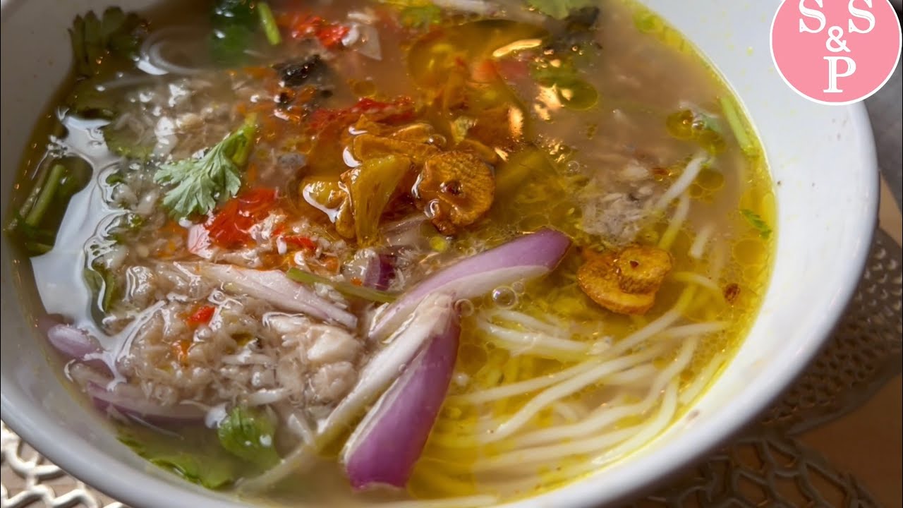 အာပူလျှာပူ ပါရှင့် Making rice noodles soup Rakhine Style