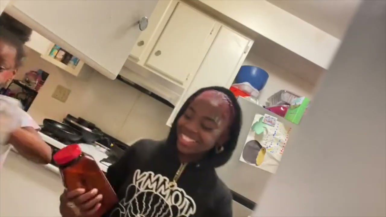 🤔 Wait Is That Mora Cooking In The Kitchen‼️  I “NIGHTMARE On CLOWN STREET” Link Below ⬇️