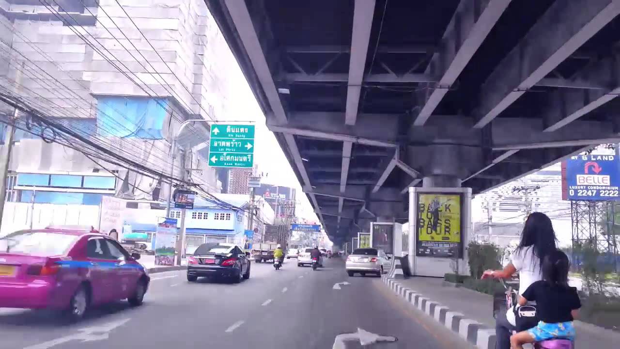 On the way to Central Plaza Grand Rama 9