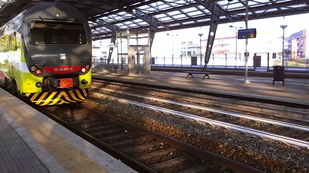 Treno in ritardo, annuncio folle! Stazione Milano Affori