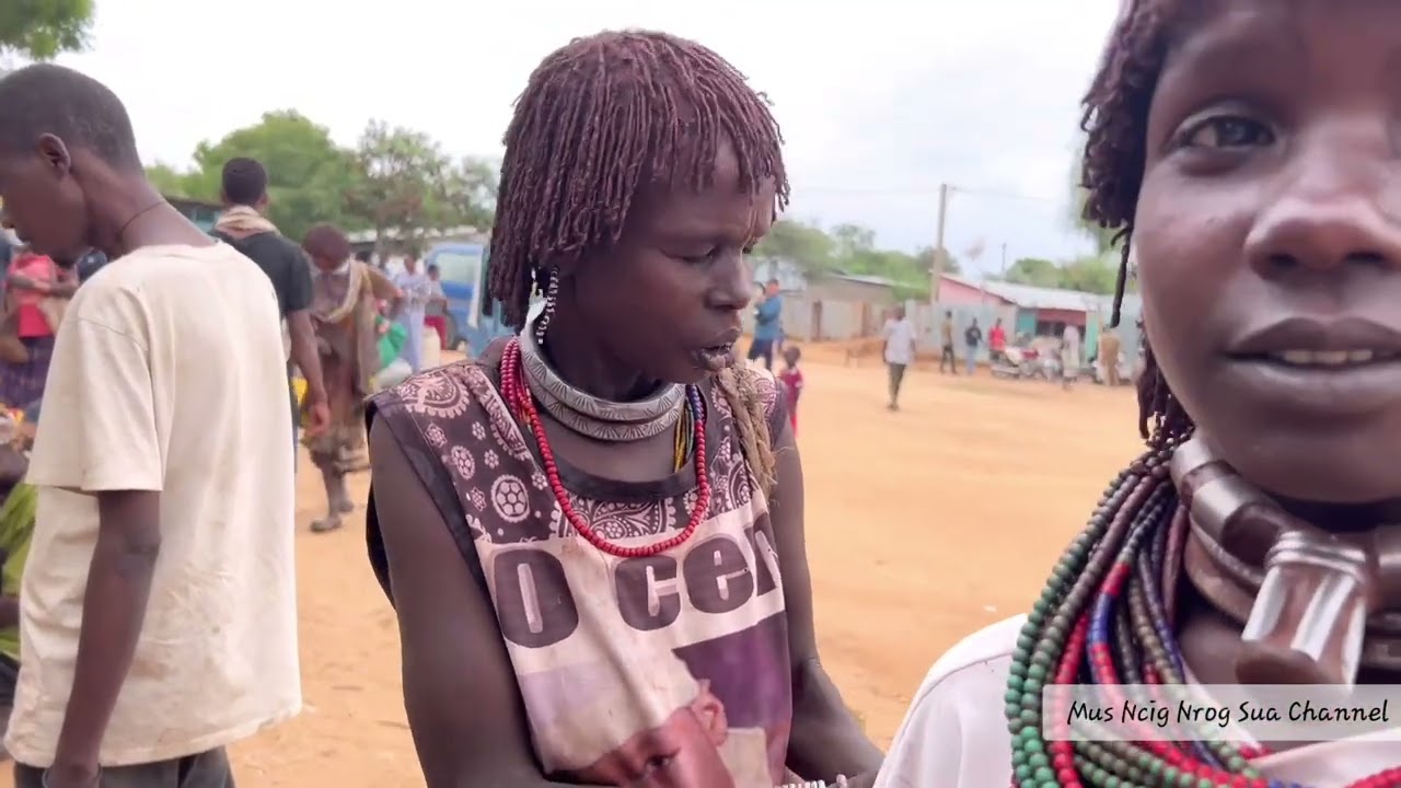 Peb mus ncig yuav khoom tab laj