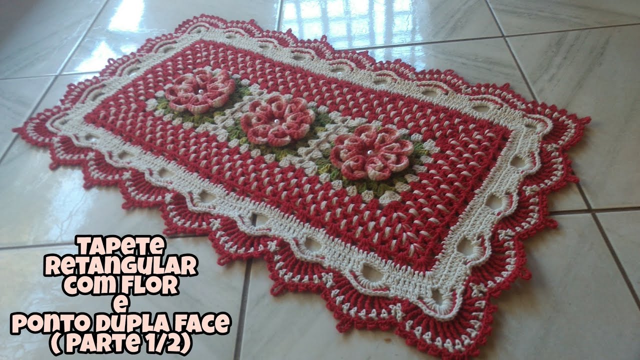 Tapete retangular de crochê com flor, ponto dupla face e bico russo