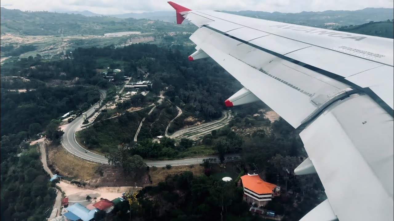 Avianca Airbus A320-200 aterrizando en Bucaramanga Palonegro