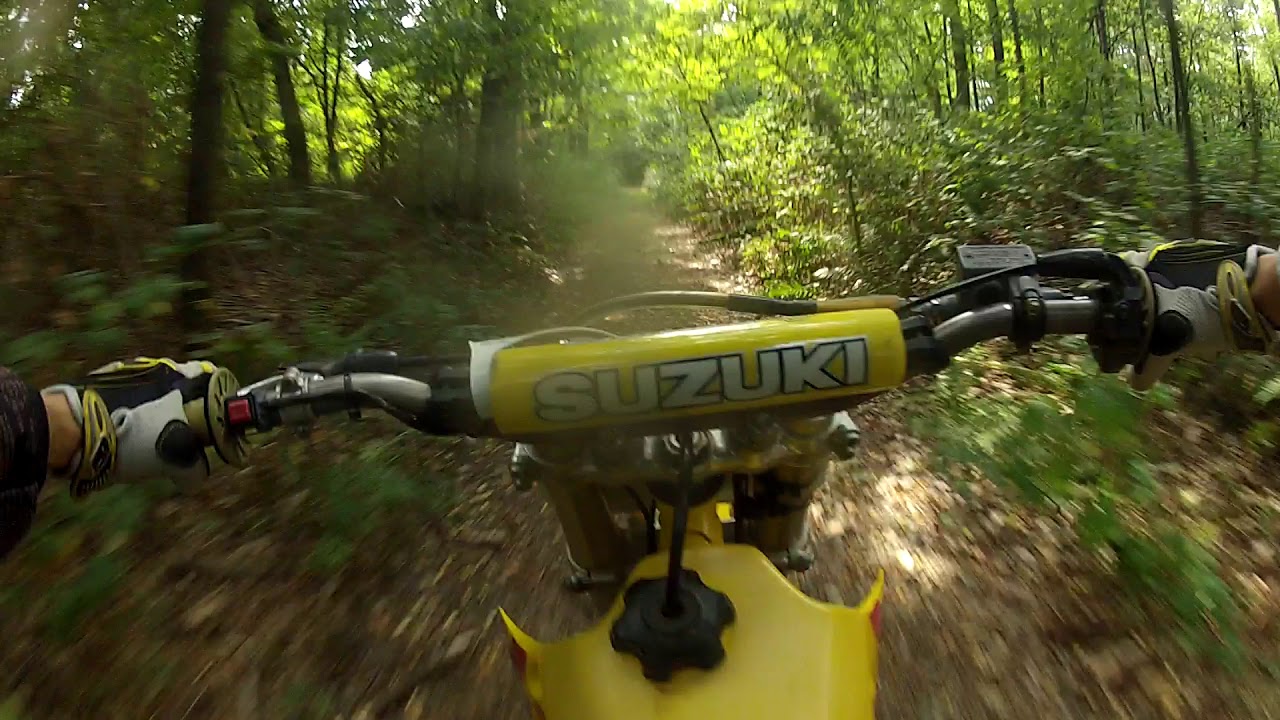 SUZUKI RM 250 1992 - RIDING IN THE SURROUNDING WOODS