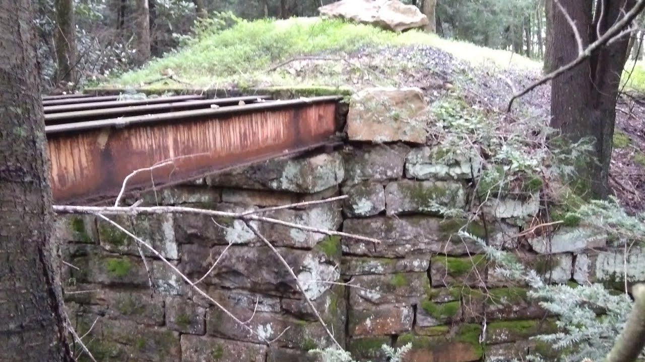 Exploring the Lehigh and New England railroad. Wind Gap PA. (part 1)