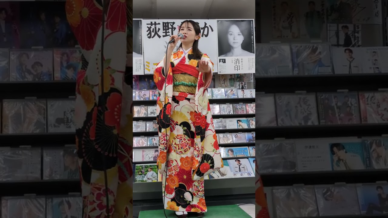 2025-10-19町田市鈴木楽器店さんにて、荻野まどかミニライブ「消印」