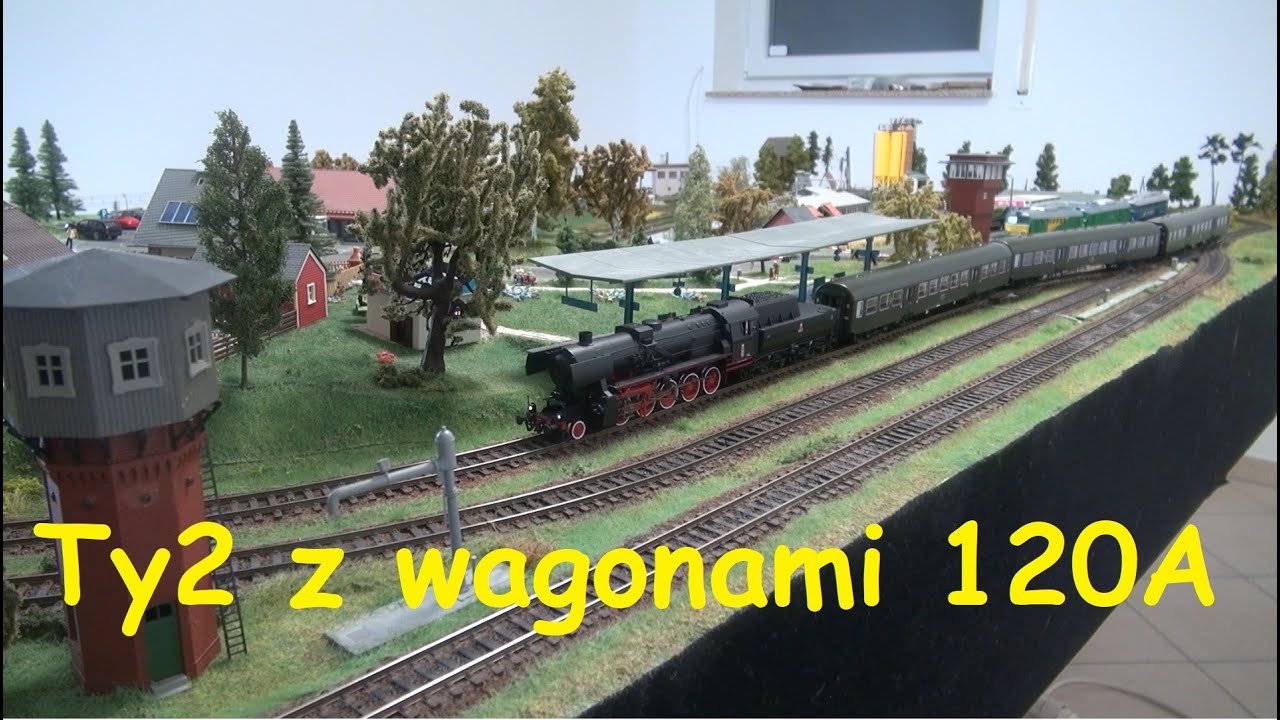 Na makiecie: Ty2 z wagonami 120A