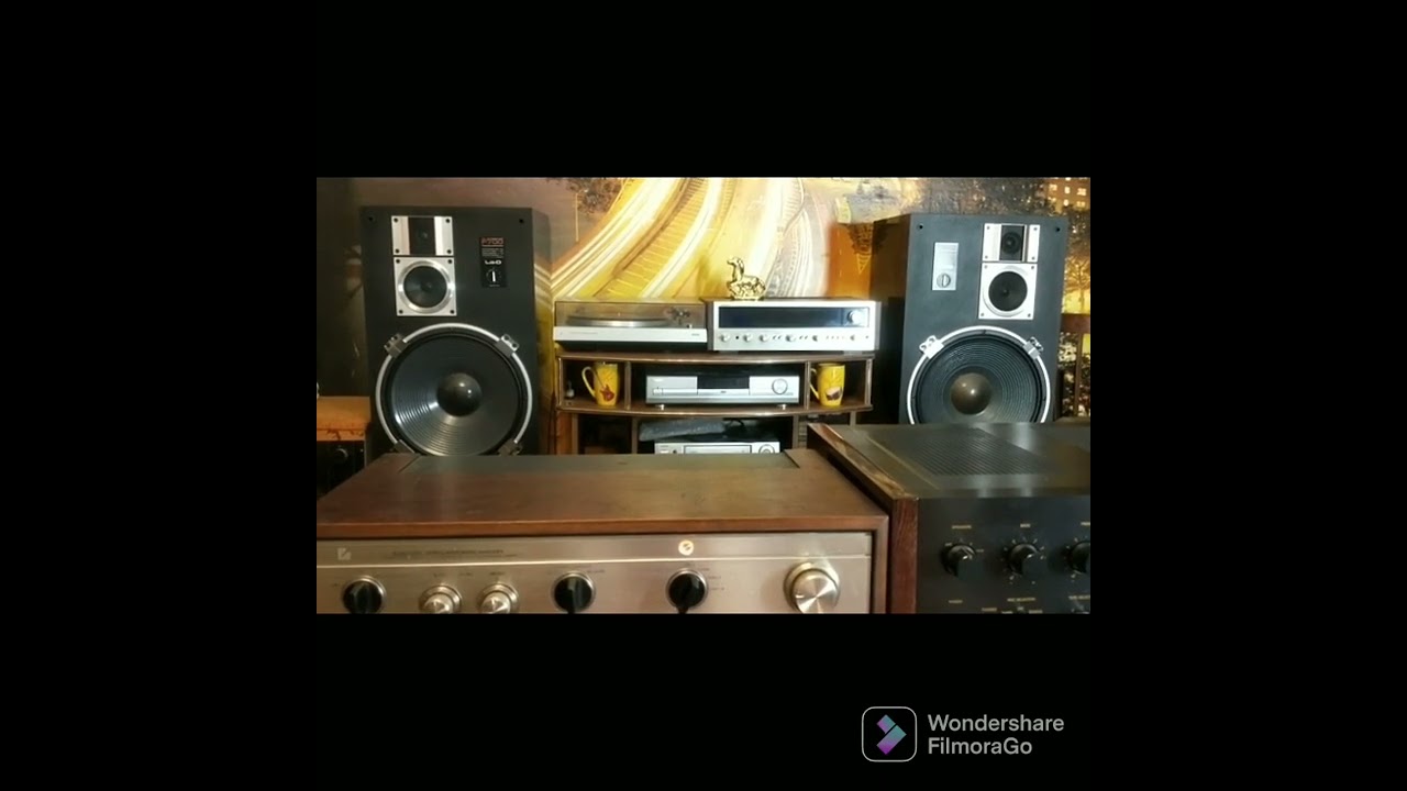 Luxman L-309 vs Victor A-X1000