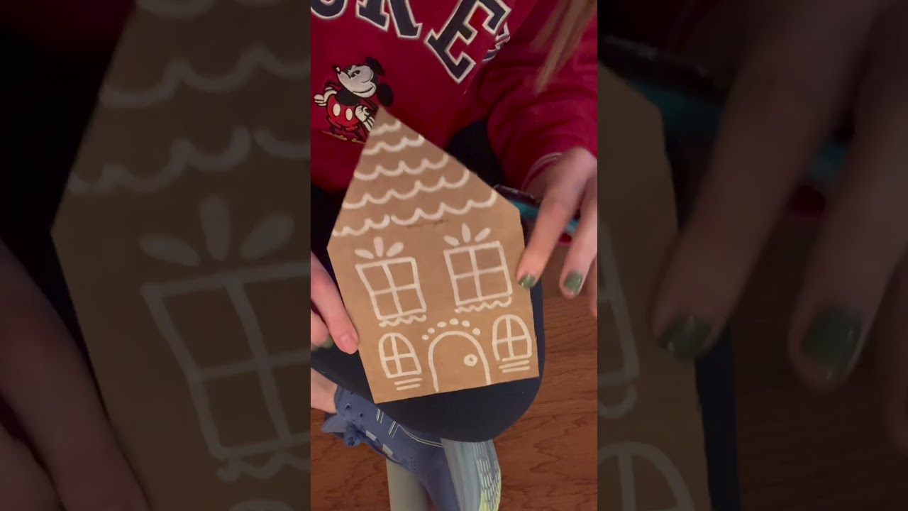 Easy diy Christmas garland made of cardboard! No machine required! #christmascraft #xmasdiy