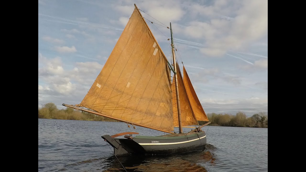 Galway hooker, An Cailin Alainn, sails at Lake 26, Cotswold Water Park.