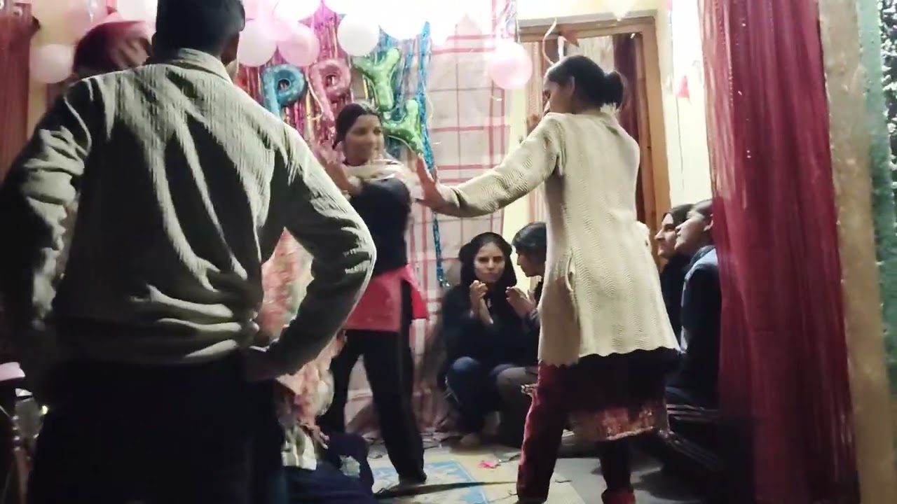 बर्थडे में पहाड़ी डांस😍😍