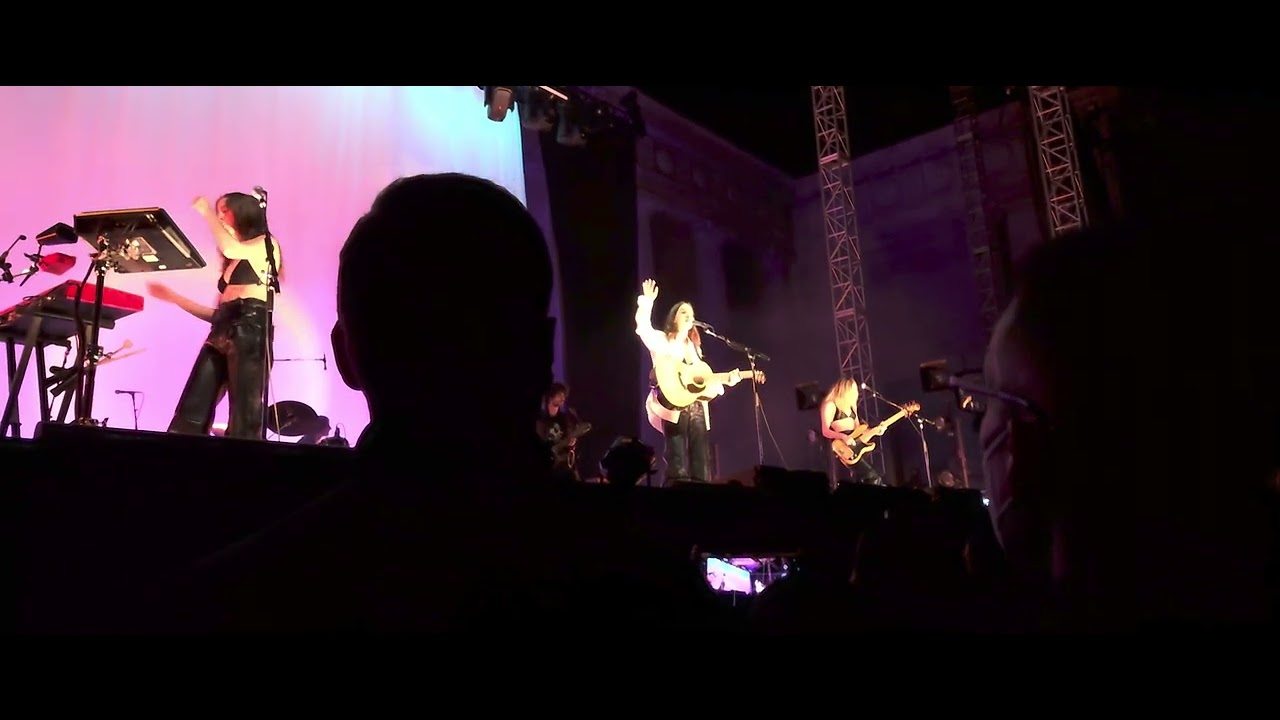 HAIM - Summer Girl, Live in Berkeley, One More HAIM tour, 4/27/22