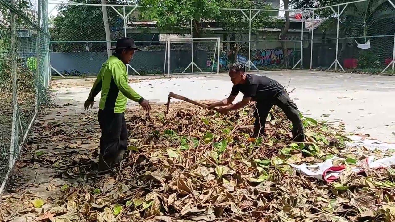 Angkat sampah topingan dulu gaes bersama tim gerasak gerusuk 
