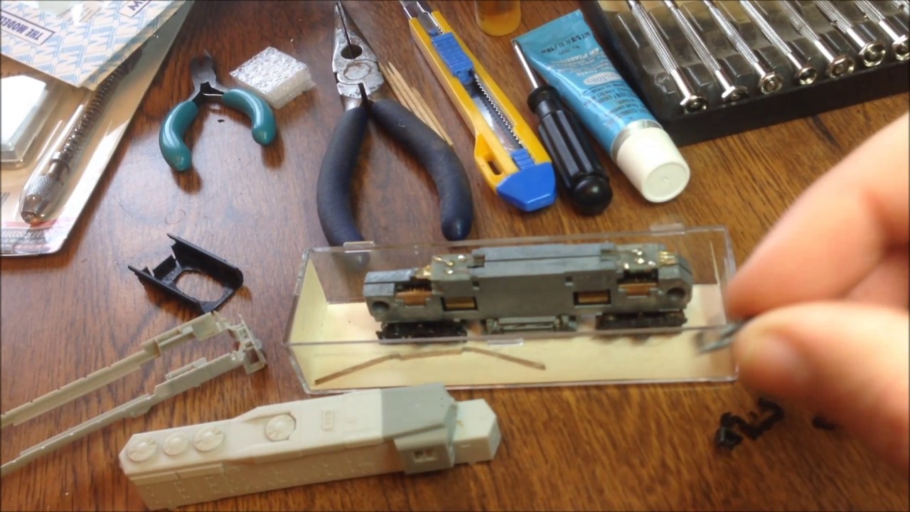 Painting an N Scale locomotive the easy way part 1
