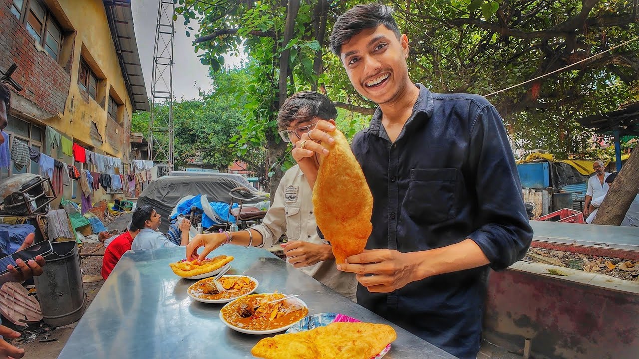 The most famous Chole Bhature of Delhi 😋
