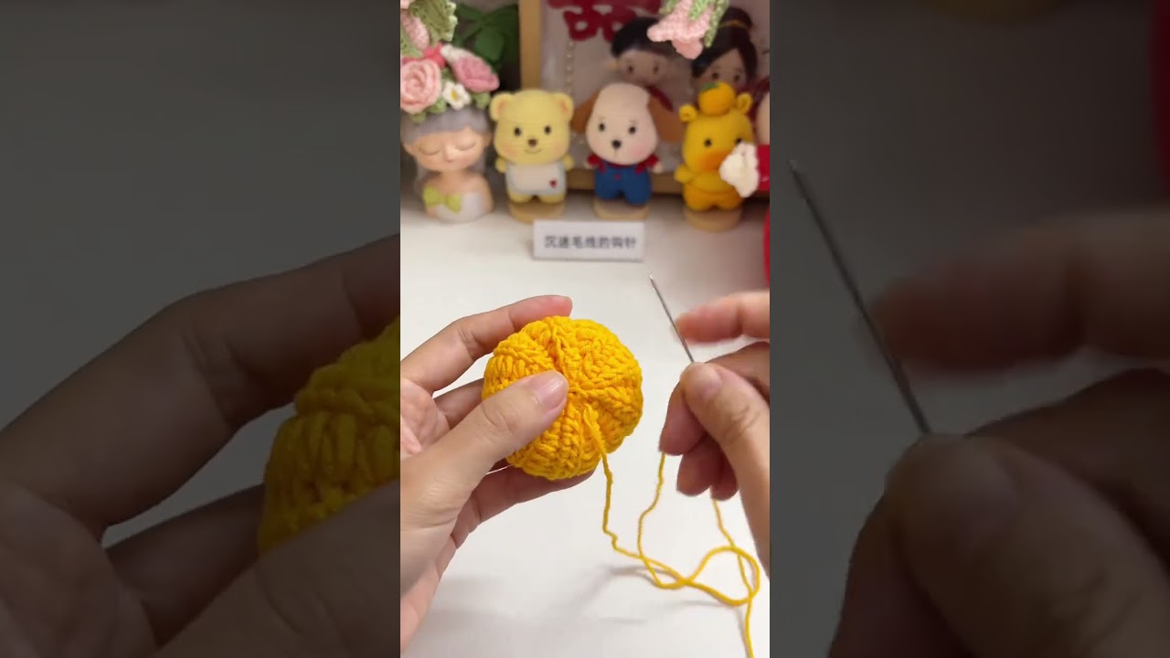 Quick & Easy Crochet Pumpkin Necklace in 5 Minutes