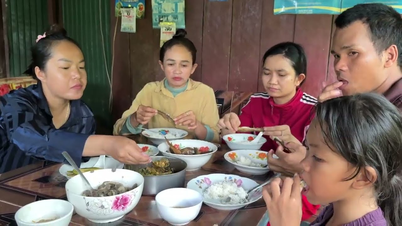 Today, we are at my mother's house, making Khmer traditional Num Ansom
