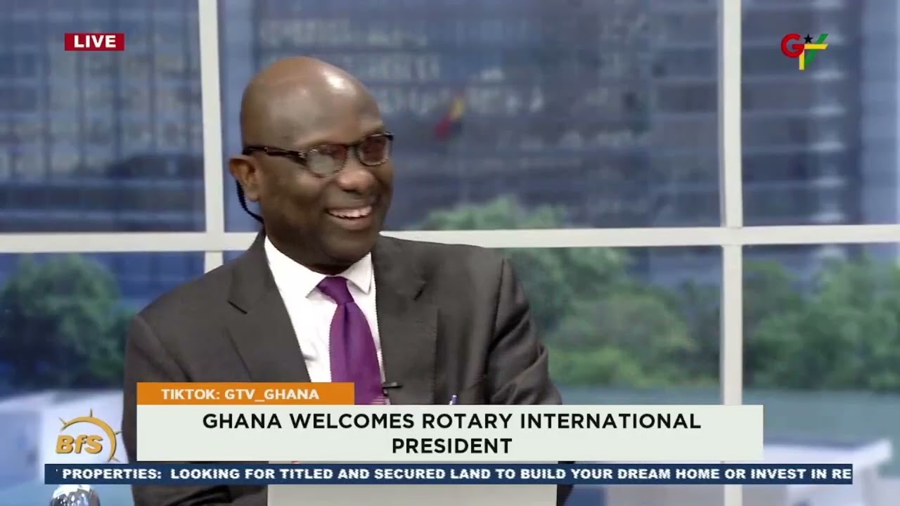 Felix chats with the @RotaryInternational president and District Governor, Ghana.