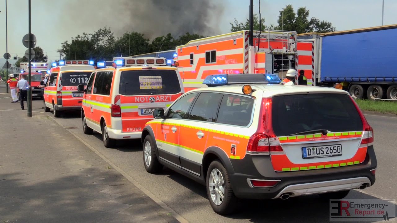 [GROSSBRAND IN DÜSSELDORF] - Flüchtlingsunterkunft auf Messegelände im Vollbrand ~ 30 Verletzte -