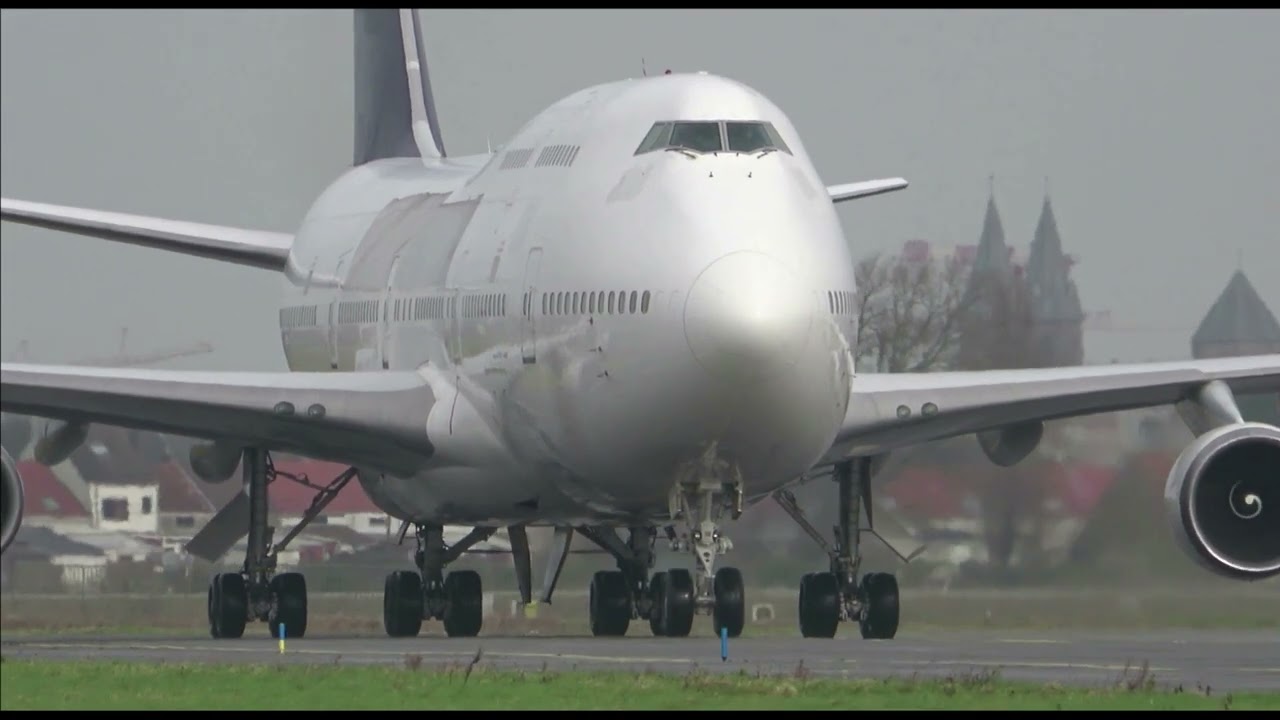 TF-AAJ  747-428  first time at Ostend Airport