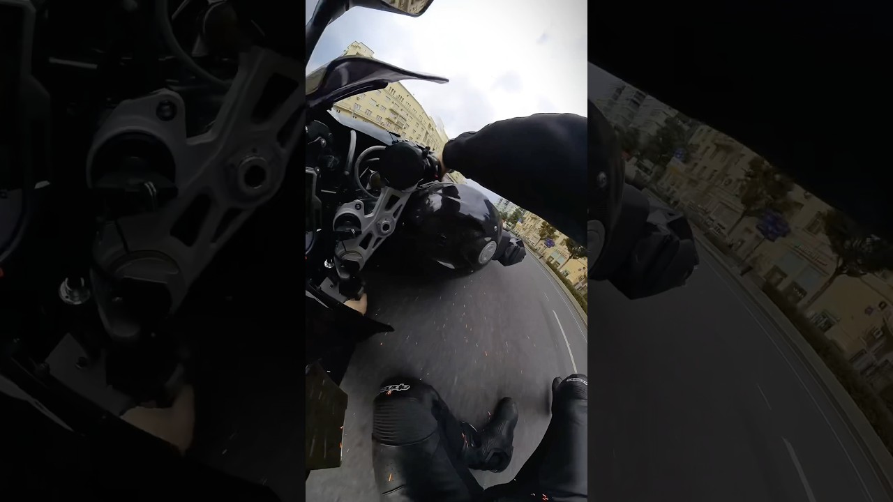 Разложился в центре Москвы&hellip;#bmws1000rr #мото #мотоцикл #мотоблог #авария