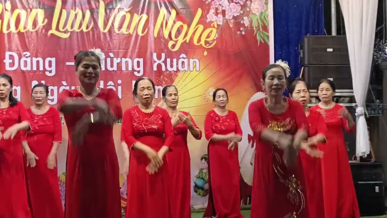 Hội làng khuyến thiện CLB dân vũ biểu diễn mừng ngày hội làng 