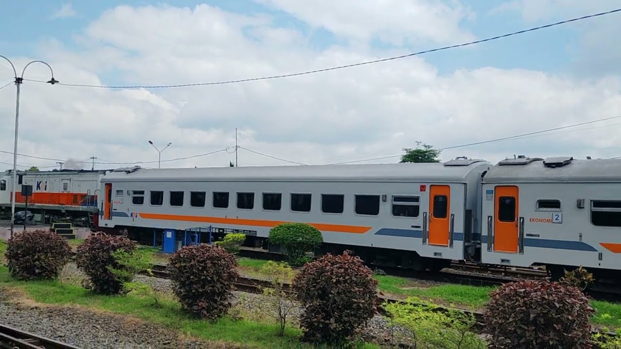 KA Bengawan Memasuki Stasiun Purwokerto 