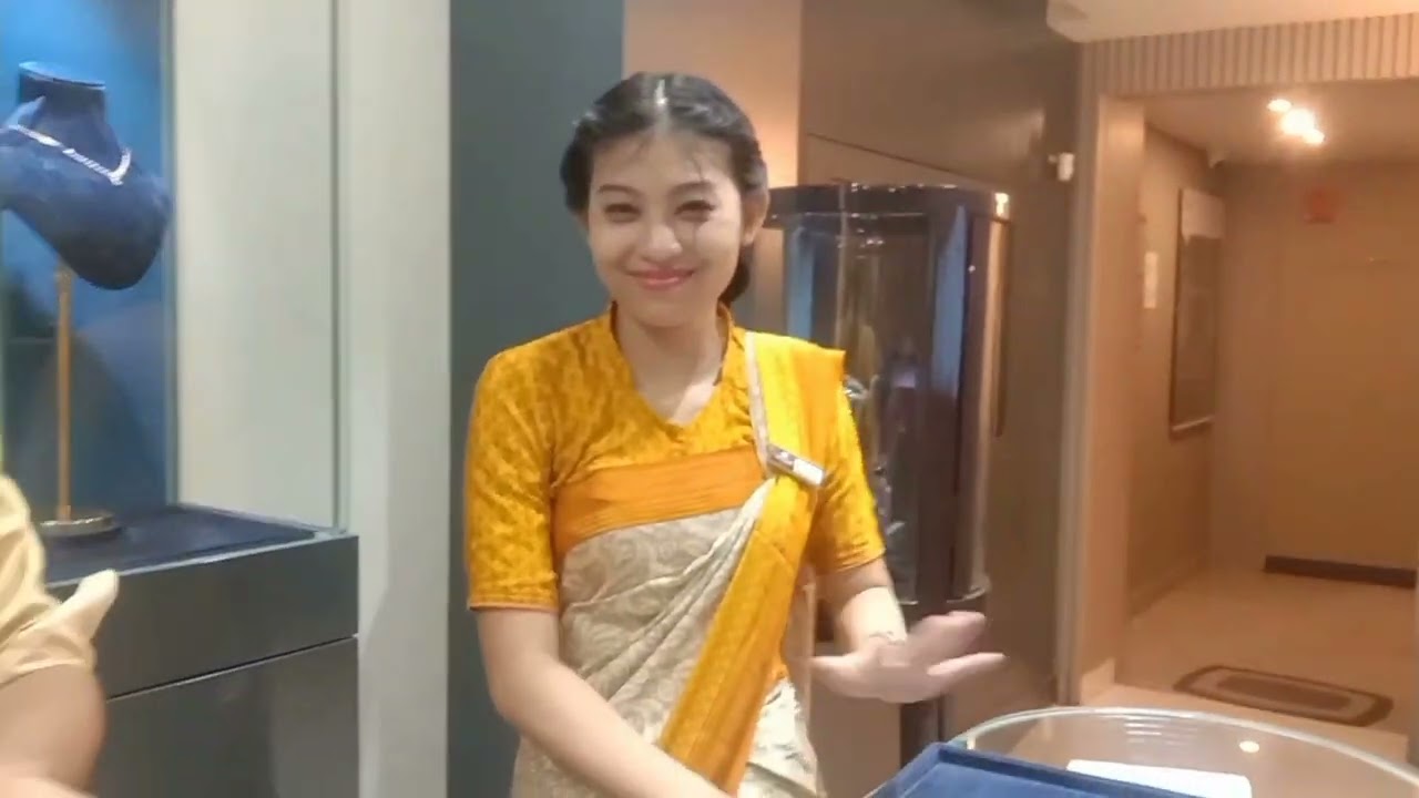 Buying Diamond Hand  Ring From Swarnakamal Jewellers ❤️