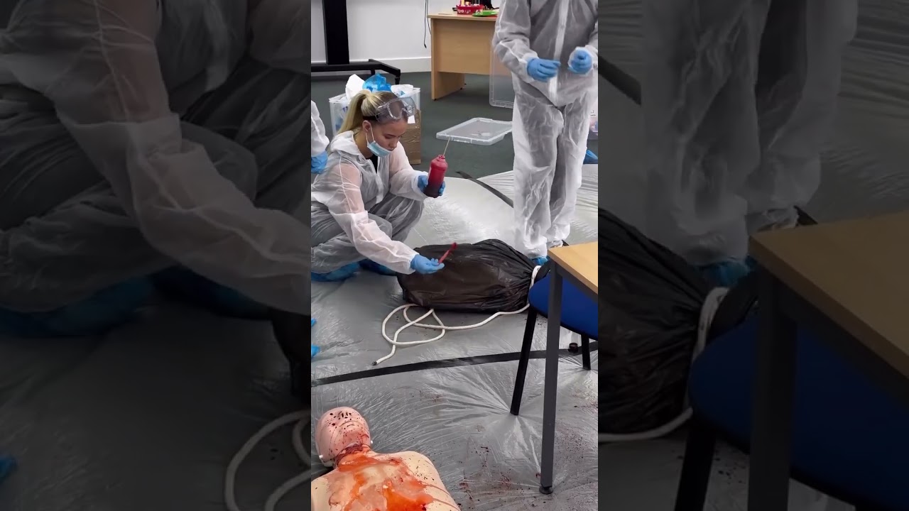 Psychology, Criminology and Social Science students create three different crime scenes. 🔍