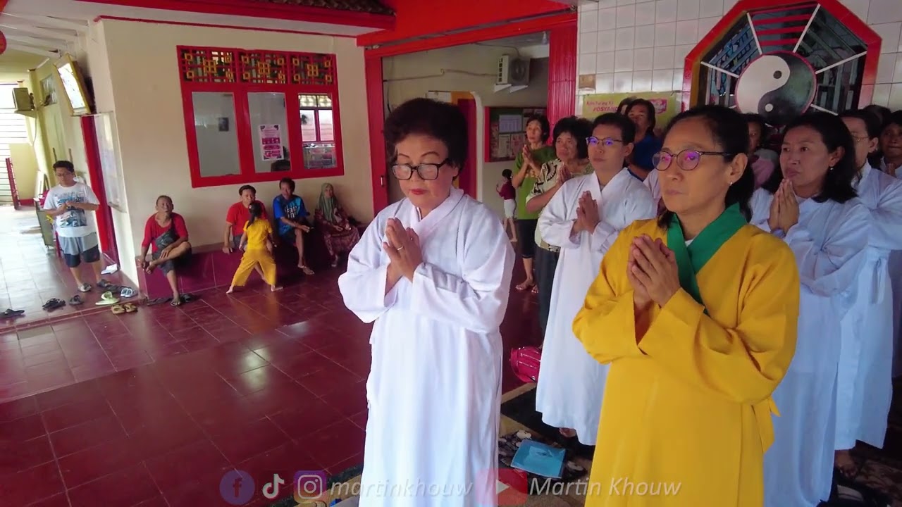 Pembacaan Paritta Pelimpahan Jasa Ny. Netty Indrawati Sadeli