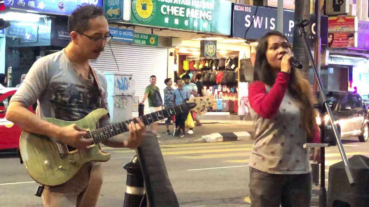 Merinding! Hotel California by Chilloq Buskers