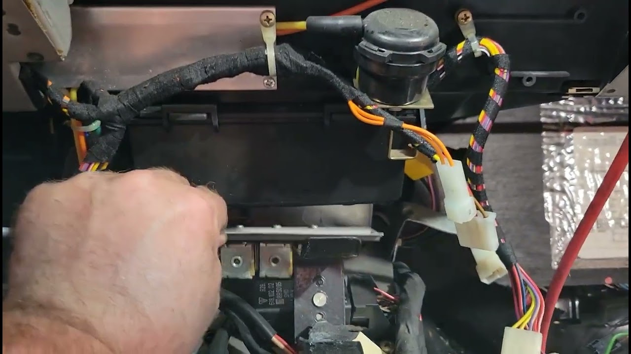 Porsche 928 - AC not blowing cold but AC system is charged? watch this to see a probable cause.