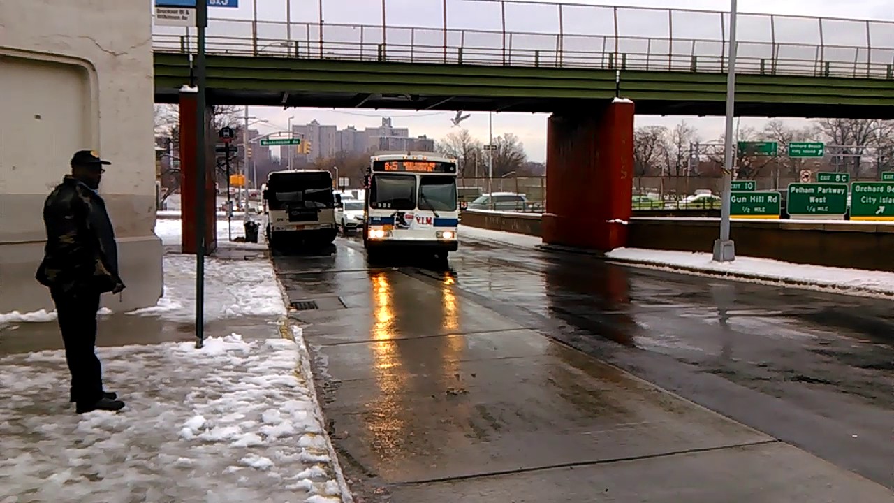 Rare: 2007 Orion VII hybrid arriving at Pelham Bay on West farms bound Bx5