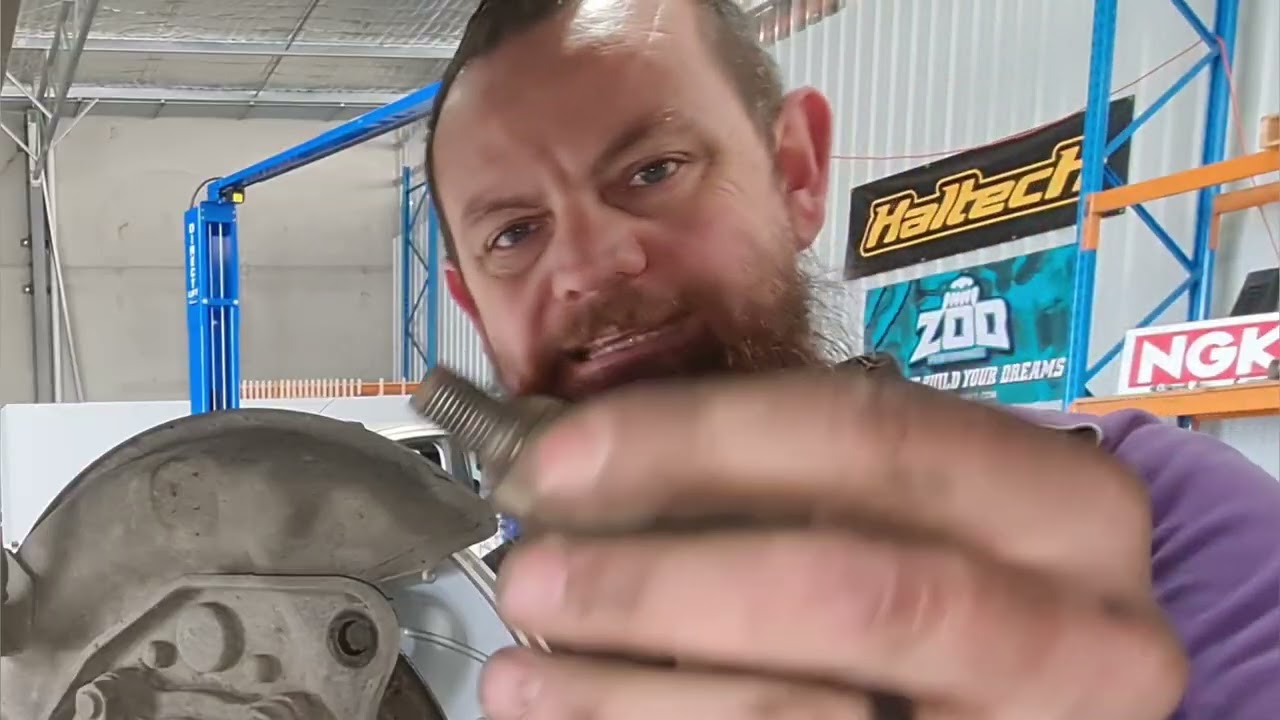 Как заменить задние тормозные колодки и роторы Land Cruiser 79 серии