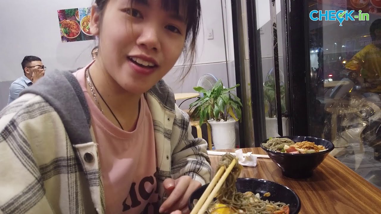 Đang Đ&oacute;i Vấp Ngay V&agrave;o B&aacute;t Mỳ Trộn Si&ecirc;u Ngon | B&aacute;nh Mỳ C&ocirc; Thắm | Check in Hải Ph&ograve;ng - #checkinhp
