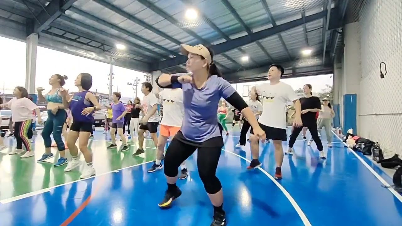 สนุกกับการออกกำลังกายในแบบที่ชอบ Zumba exercises 💪🎼✨