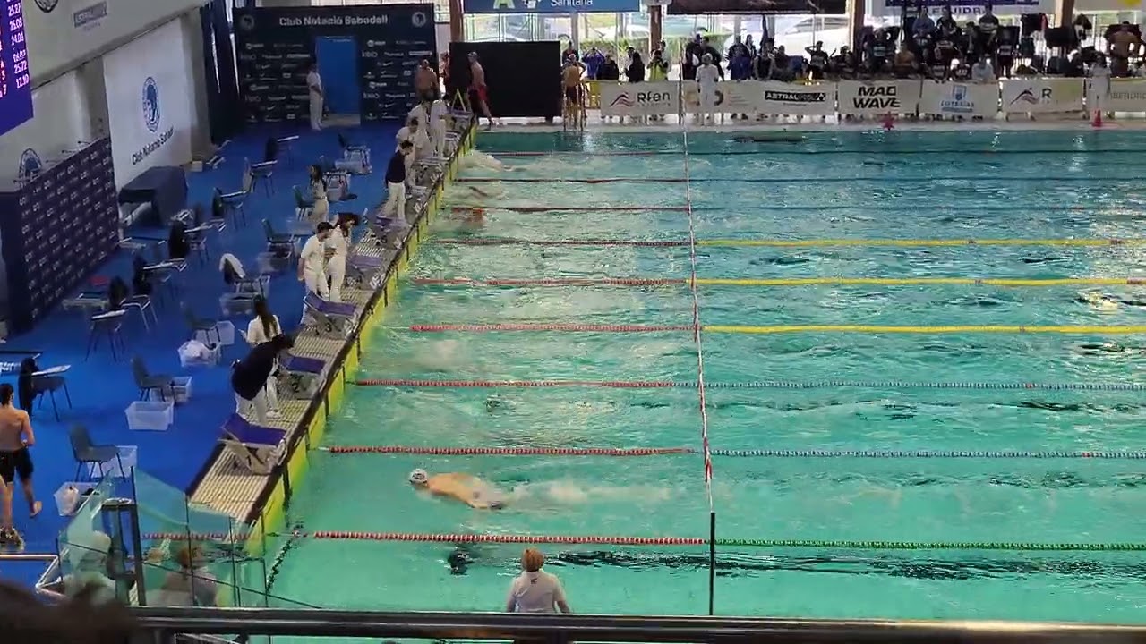 Record de España 200 estilos masculino. Carles Coll 1.52.11; Hugo González 1.52.65